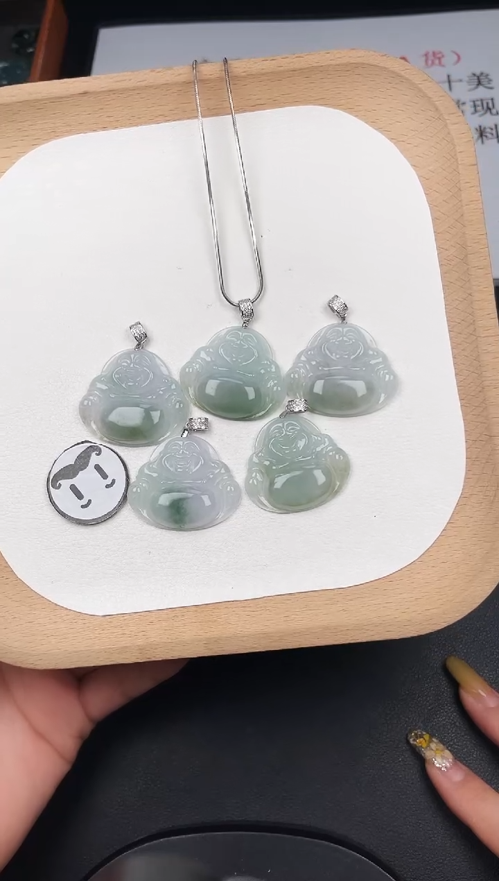 颈饰未镶嵌翡翠LC043冰飘绿中佛（不含链）+多样性发其一