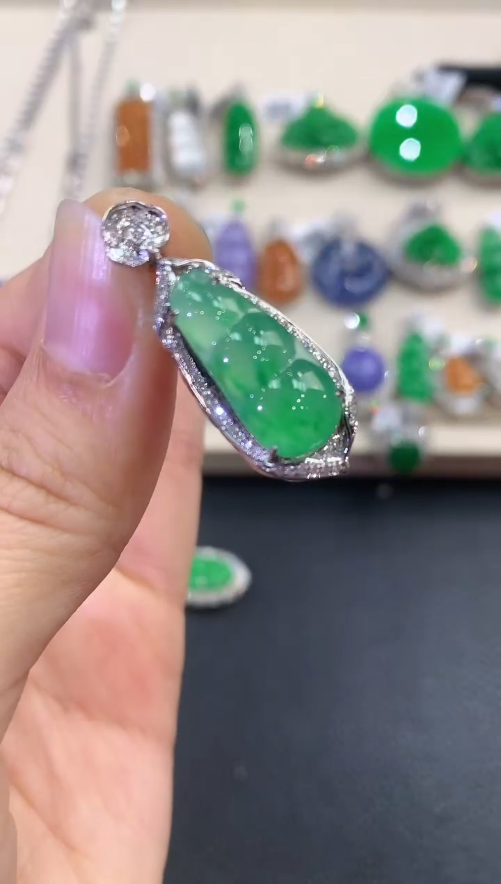 【闪购商品】翡翠吊坠(不含链)18K金镶嵌D40