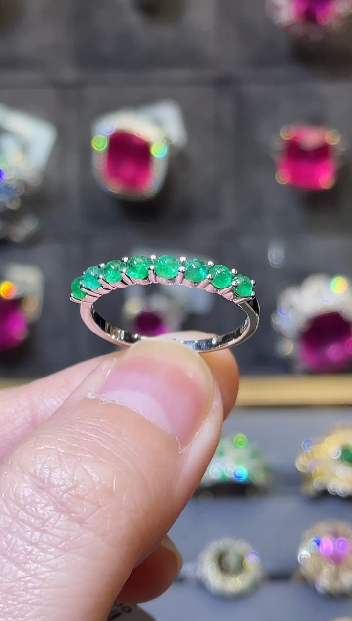 【闪购商品】祖母绿戒指18K金镶嵌1.06ct