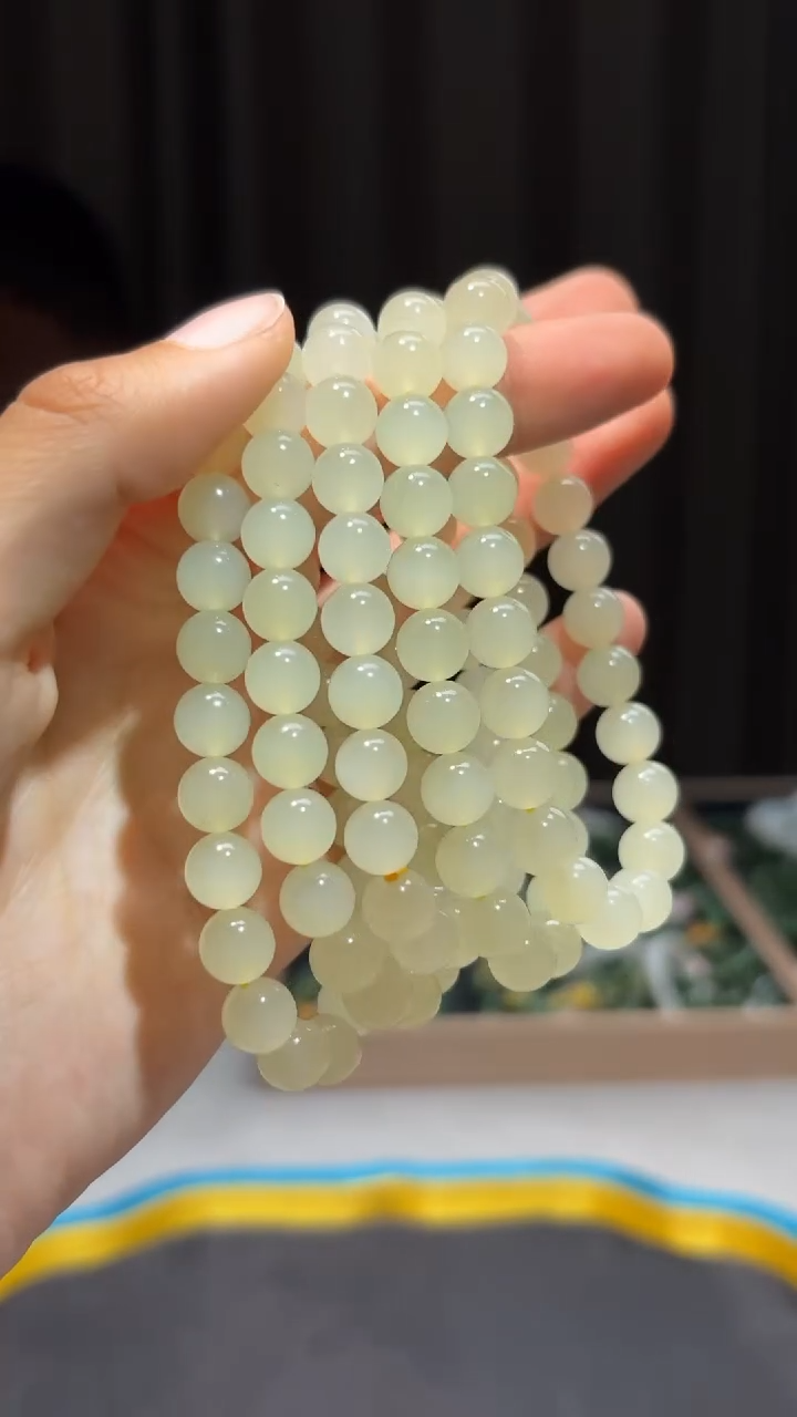 颈饰未镶嵌和田玉蜂蜜水卡8多样性发一件