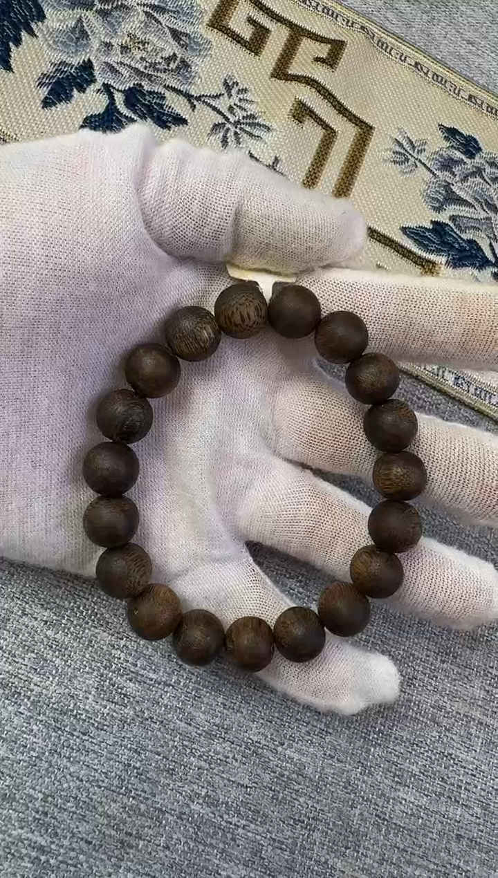 【闪购商品】沉香手串10克+蓝宝多样性发货一条