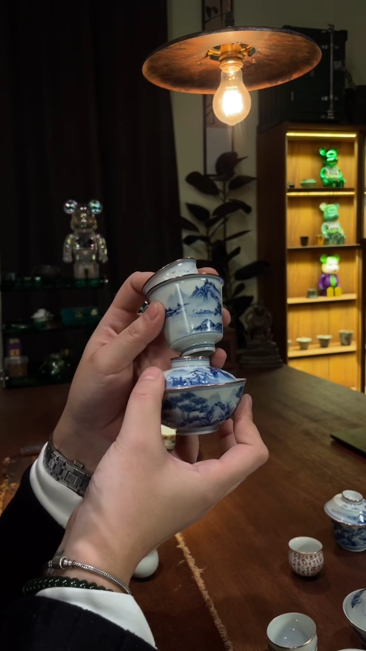 微瑕 包铜青花山水扁盖碗加高脚杯