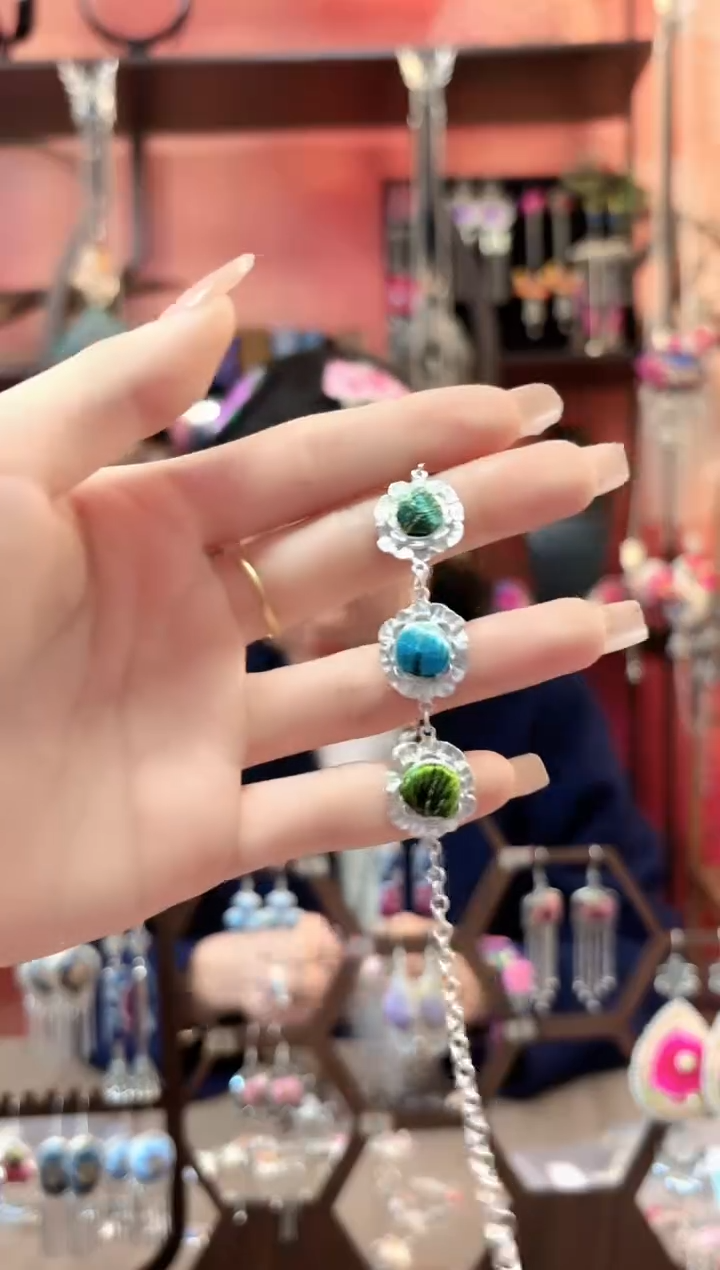 织绣云织谣民族风精美饰品 529