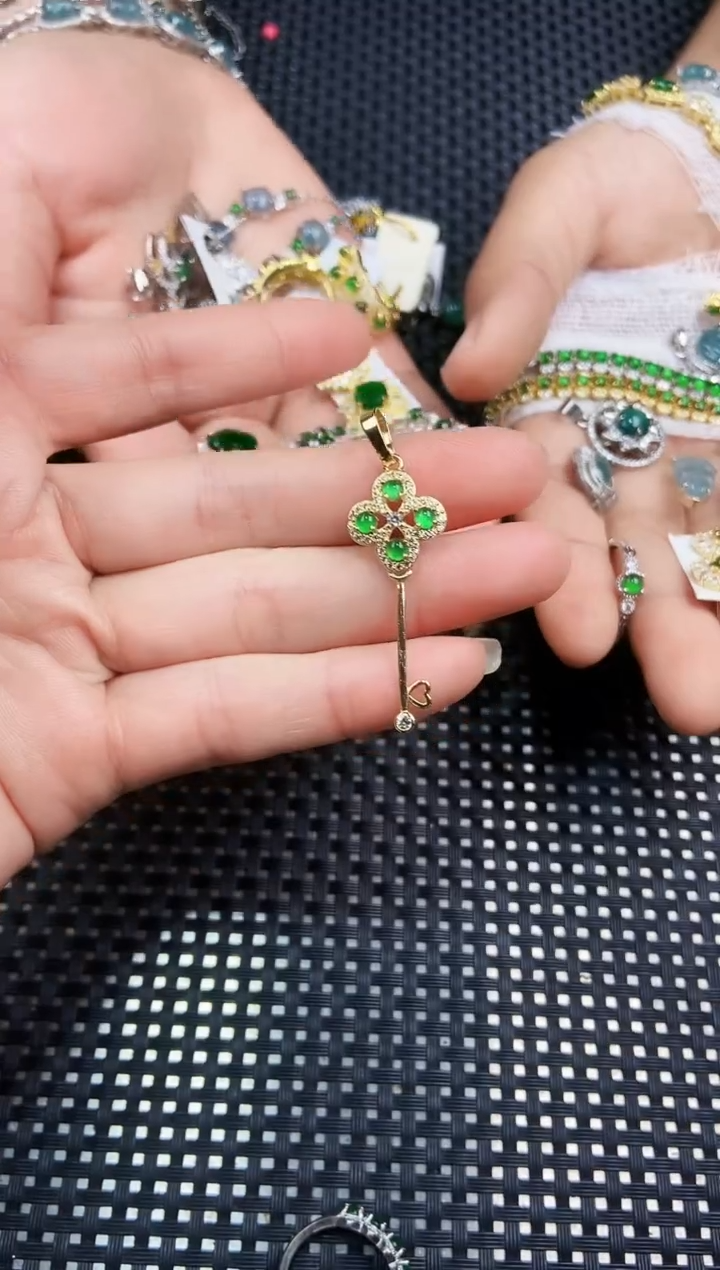 【闪购商品】翡翠吊坠(不含链)未镶嵌111111111