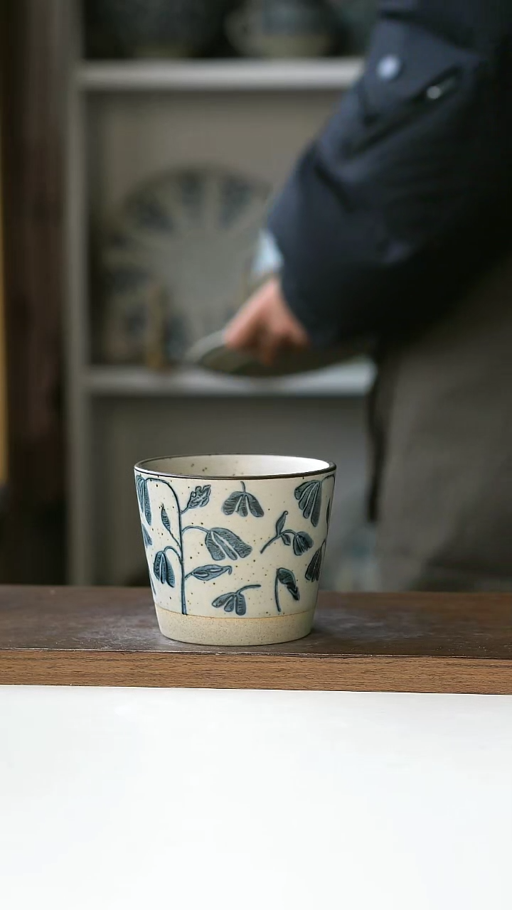 【闪购商品】陶瓷手绘铃兰猪口杯220ml@4-2@