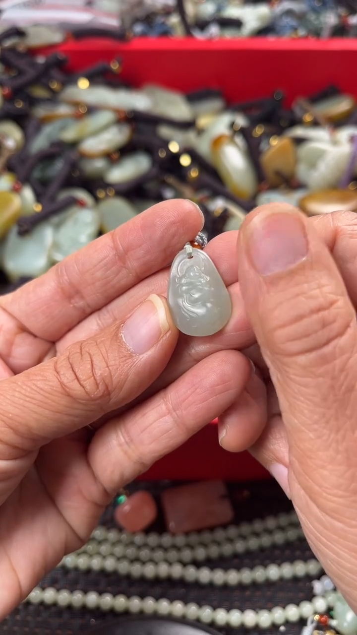 【闪购商品】和田玉颈饰未镶嵌多样性发货没有证书拍一发一有瑕