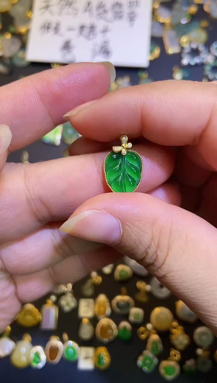 翡翠18K金镶嵌吊坠(不含链)1