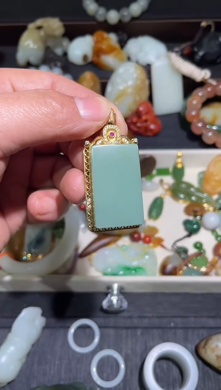 吊坠(不含链)18K金镶嵌和田玉粉青无事牌