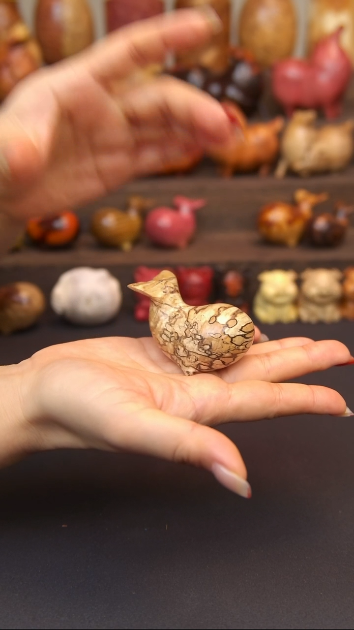 交趾黄檀（大红酸枝）渍纹枫鲸鱼