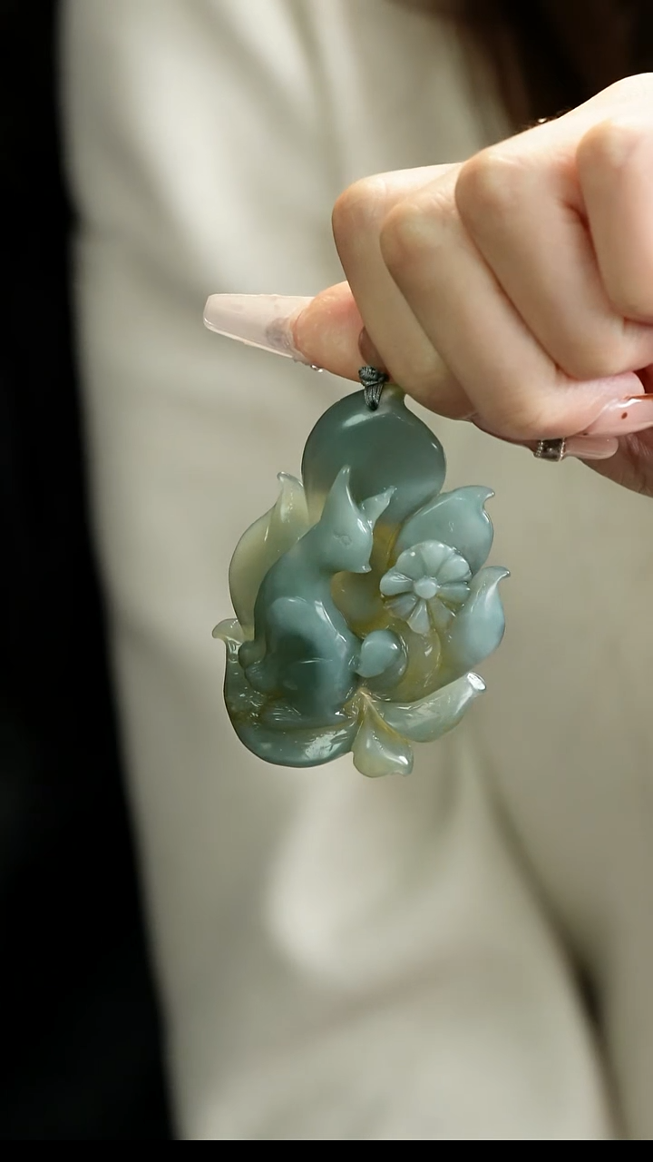 合金蛇纹石玉颈饰小狐狸玉挂坠