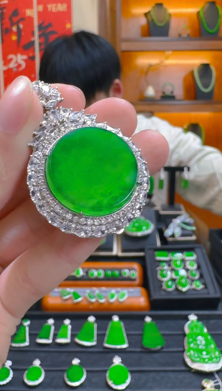【闪购商品】翡翠吊坠(赠链)银S925镶嵌天然A货翡翠