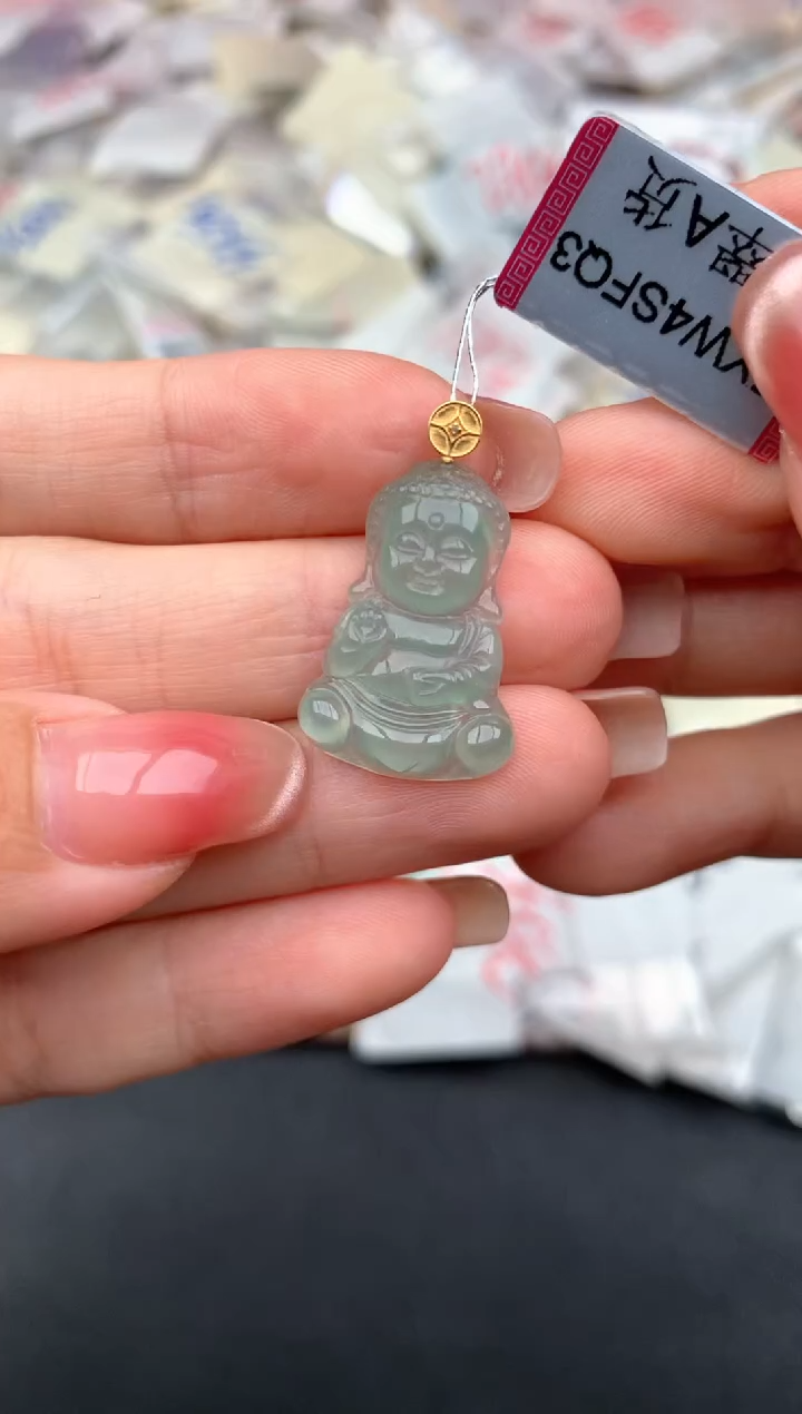 18K金镶嵌挂件翡翠一