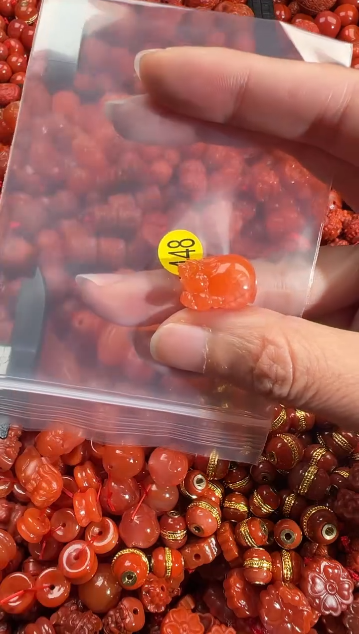 南红玛瑙合金颈饰1