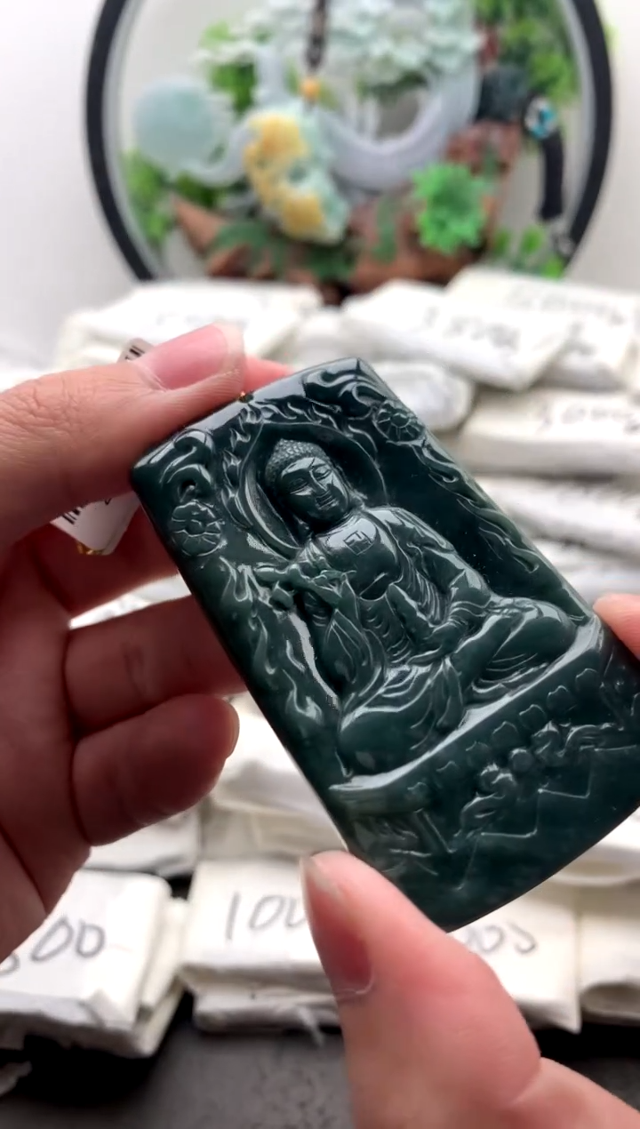 翡翠未镶嵌颈饰阿弥陀佛【品质一般能接受再拍】