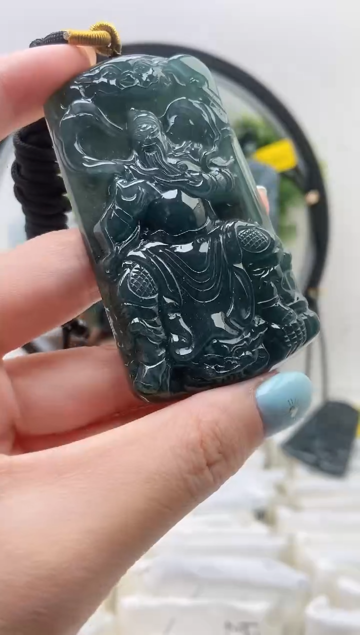 颈饰未镶嵌翡翠关公