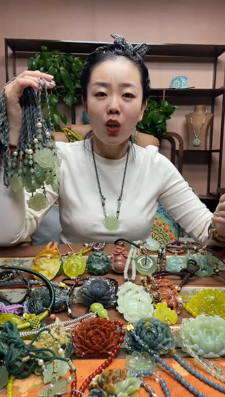 未镶嵌岫玉吊坠多样性发货发其中之一