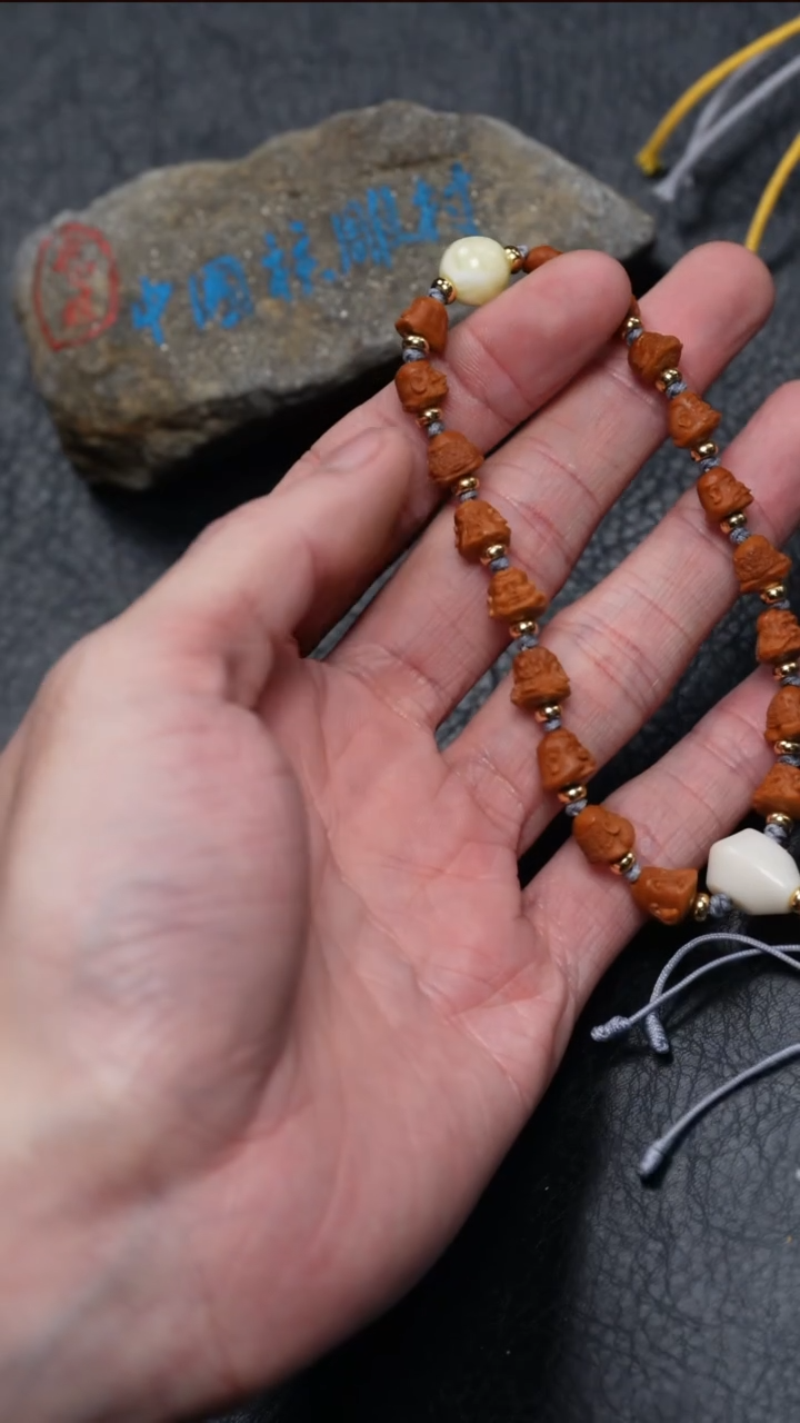 【闪购商品】橄榄核吊坠橄榄核