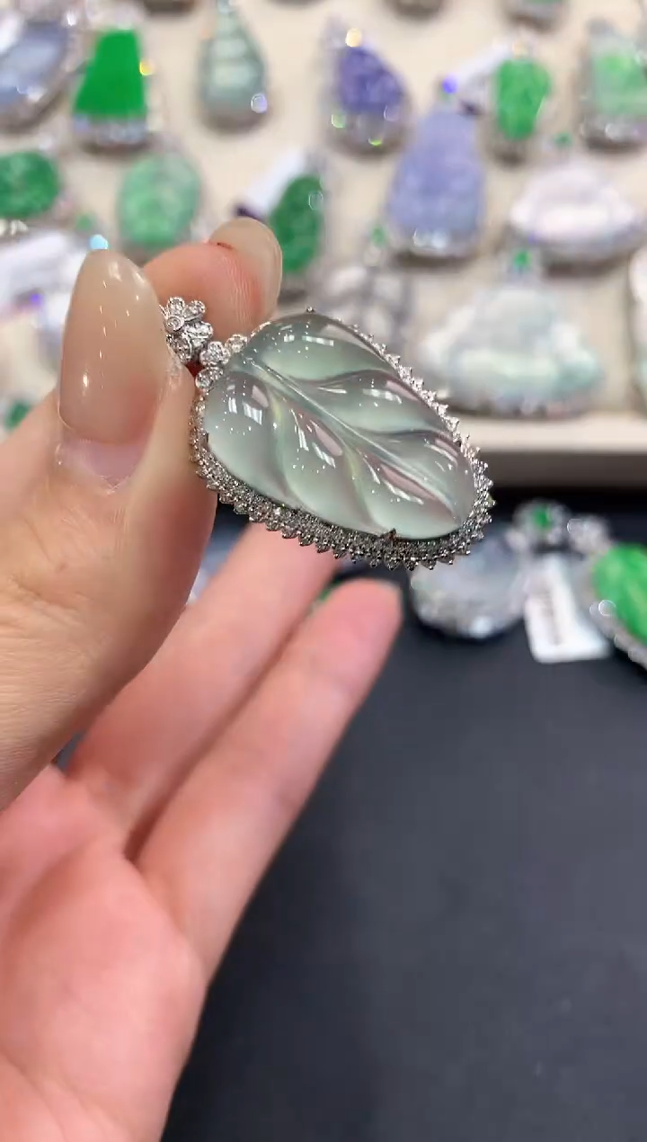 【闪购商品】翡翠吊坠(不含链)18K金镶嵌q49           