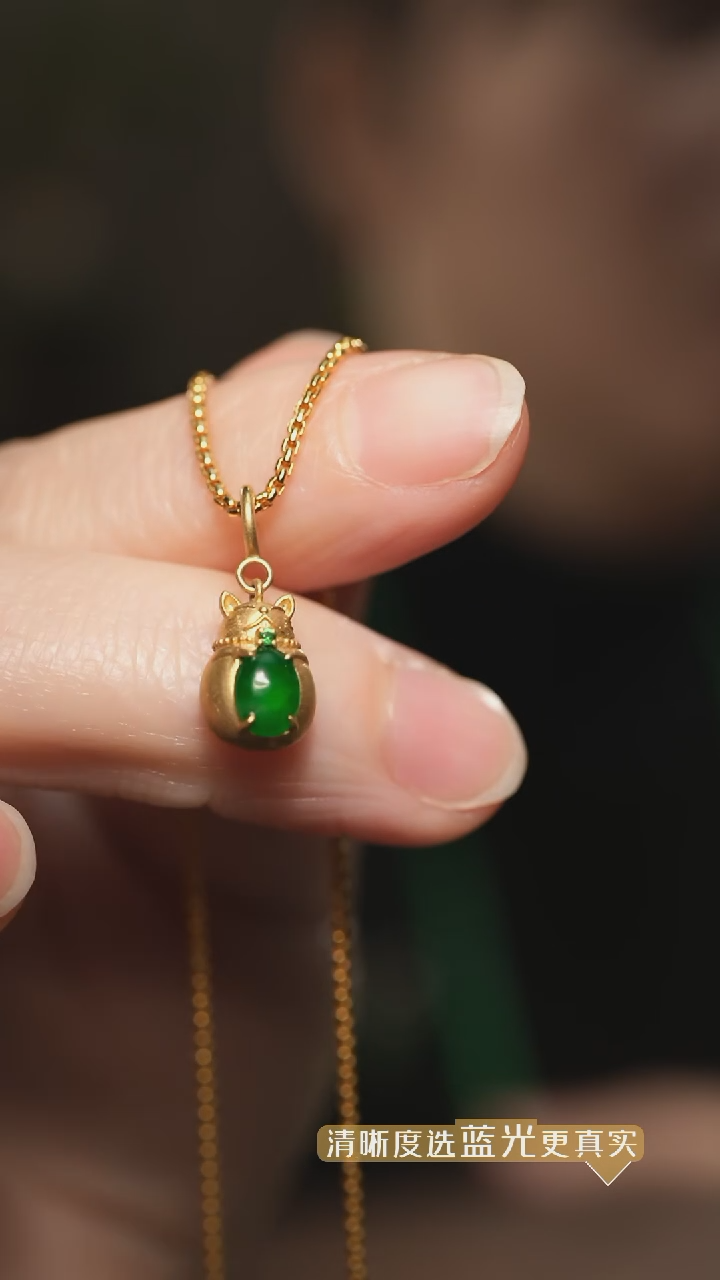 【闪购商品】翡翠吊坠(不含链)18K金镶嵌辣绿翡翠招财猫吊坠