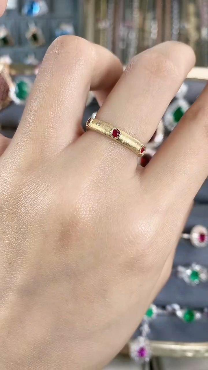 【闪购商品】红宝石戒指18K金镶嵌18K金镶嵌红宝石戒指