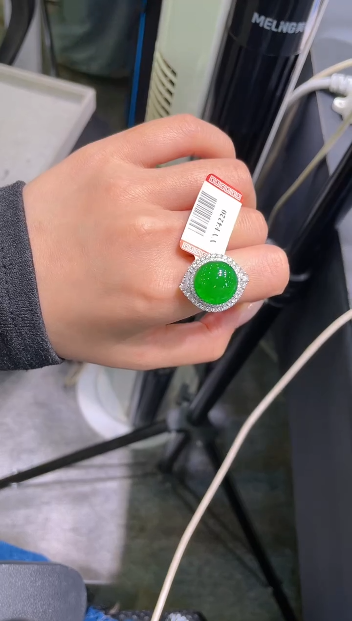 【闪购商品】翡翠吊坠(赠链)18K金镶嵌A95