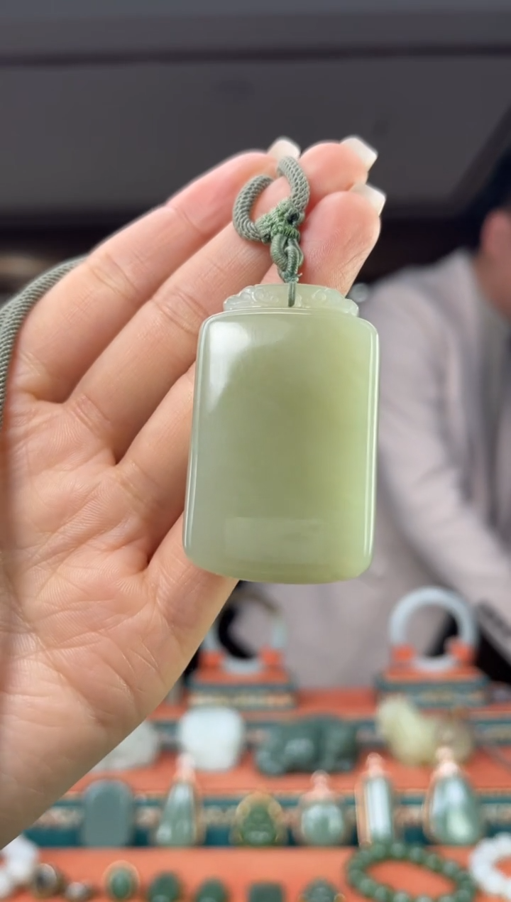 颈饰未镶嵌和田玉佩佩