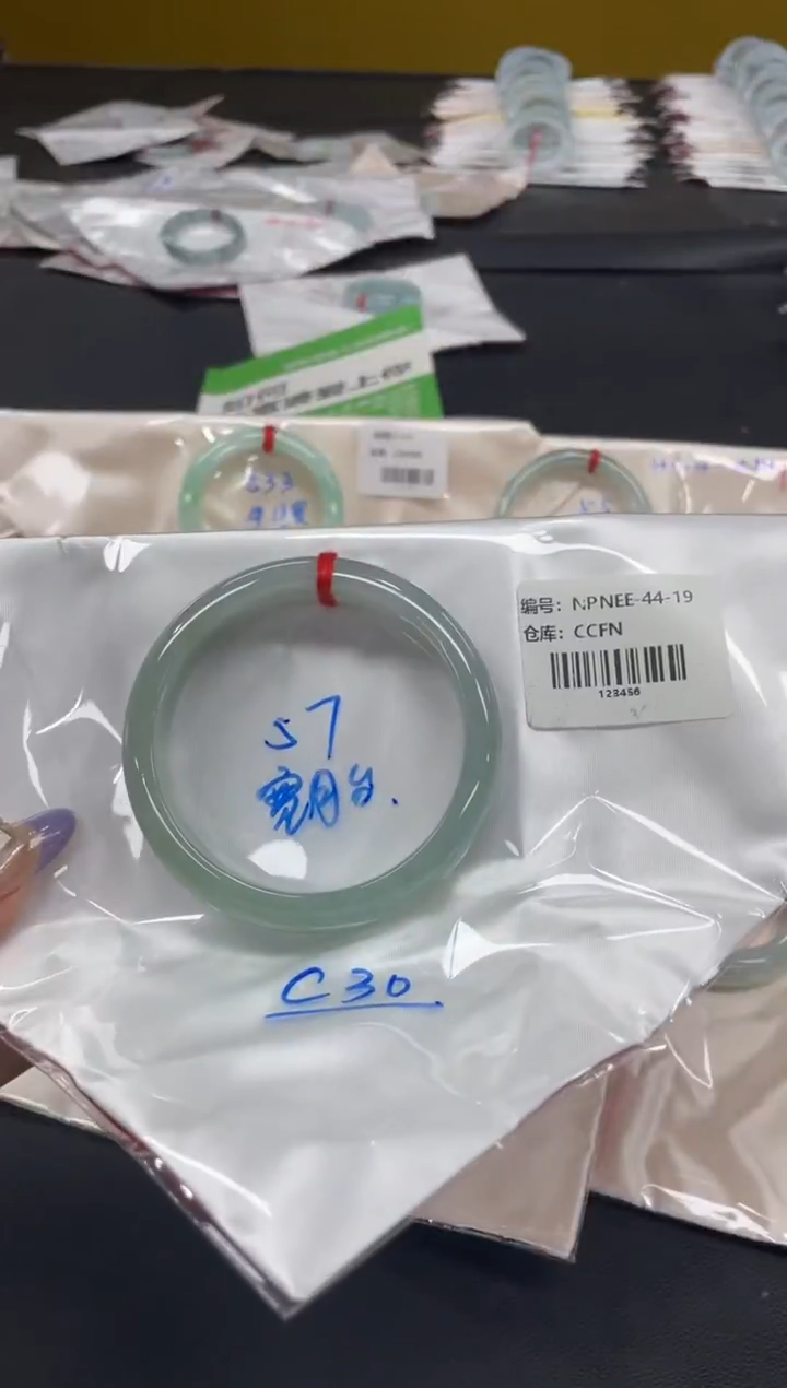 未镶嵌手镯翡翠翡翠手镯