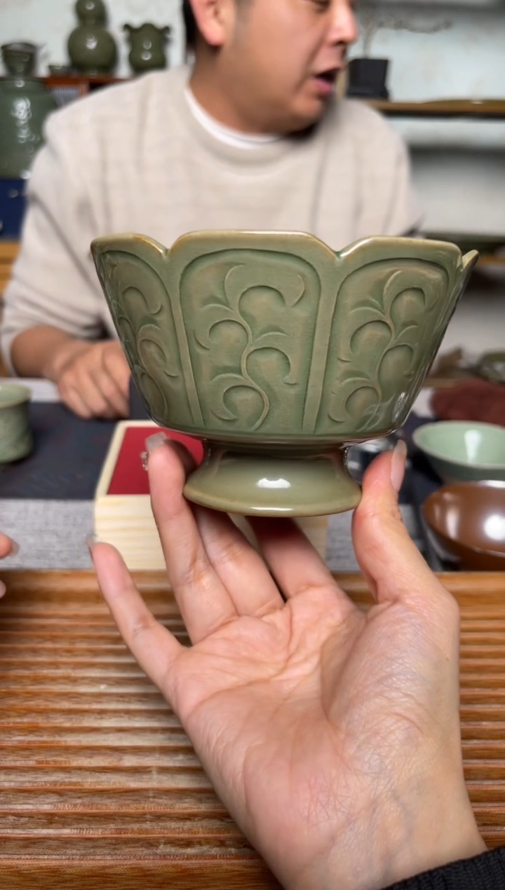 【闪购商品】其他纯手工秘色唐草纹花口建水