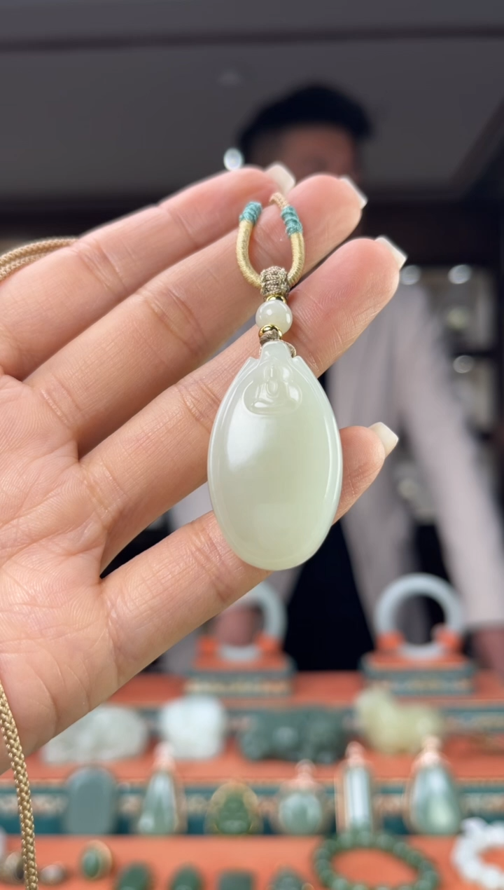 颈饰未镶嵌和田玉佩佩