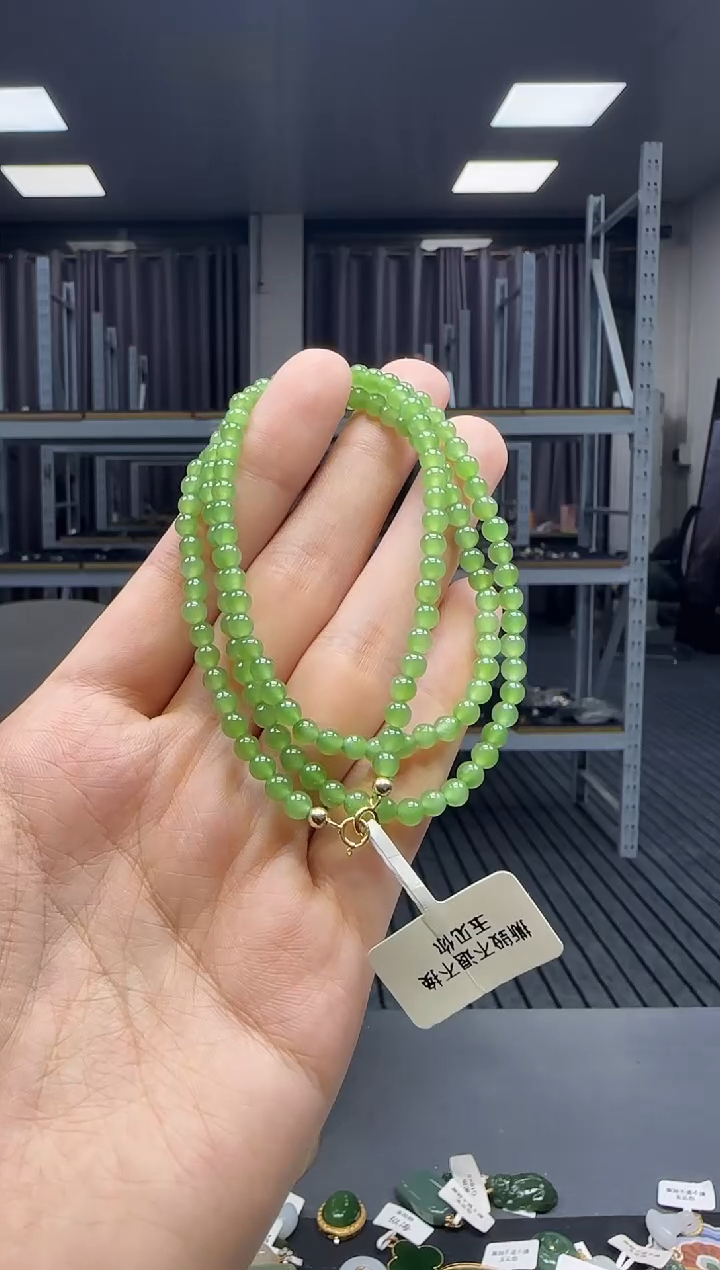 18K金镶嵌和田玉挂件1