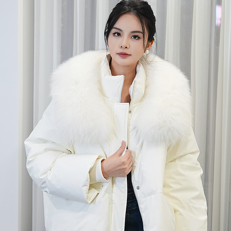 【阳光专属】时尚狐狸毛领90白鹅绒羽绒服MOFD01OJK024W21