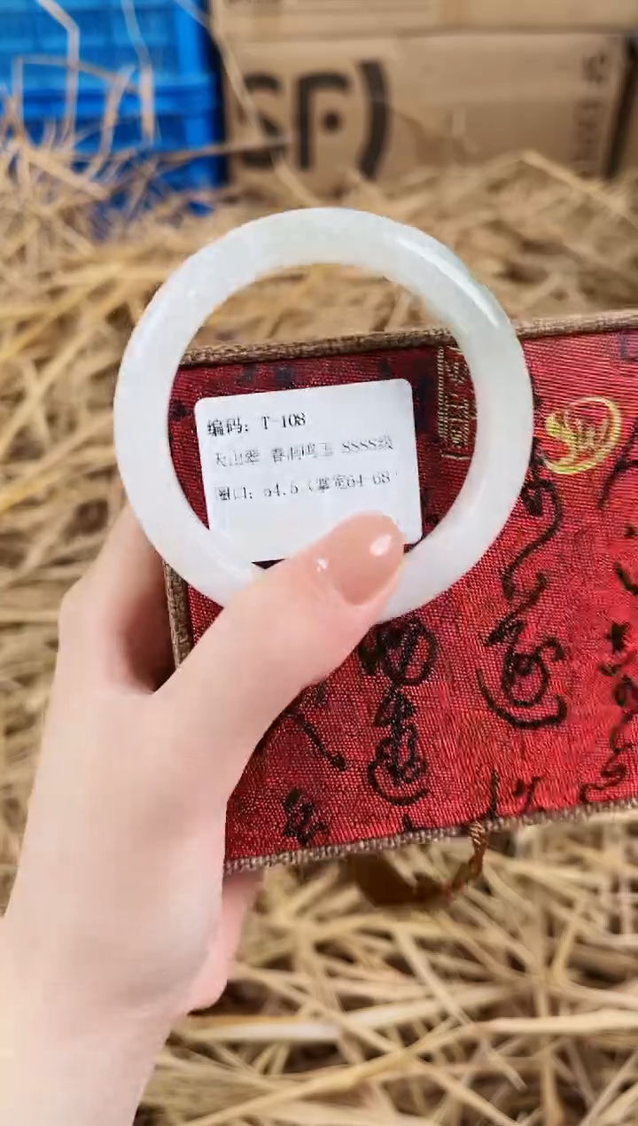 未镶嵌手镯石英质玉T108