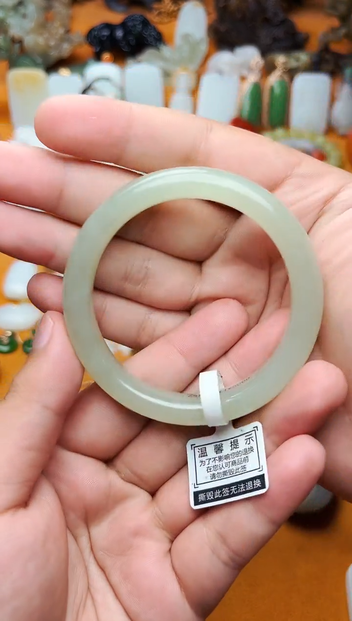 【闪购商品】和田玉手镯未镶嵌55.6圈口