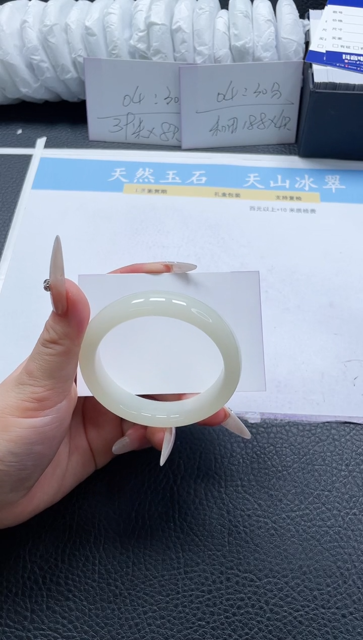【闪购商品】石英质玉手镯未镶嵌372-54