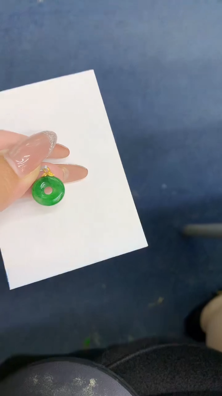 颈饰18K金镶嵌翡翠1