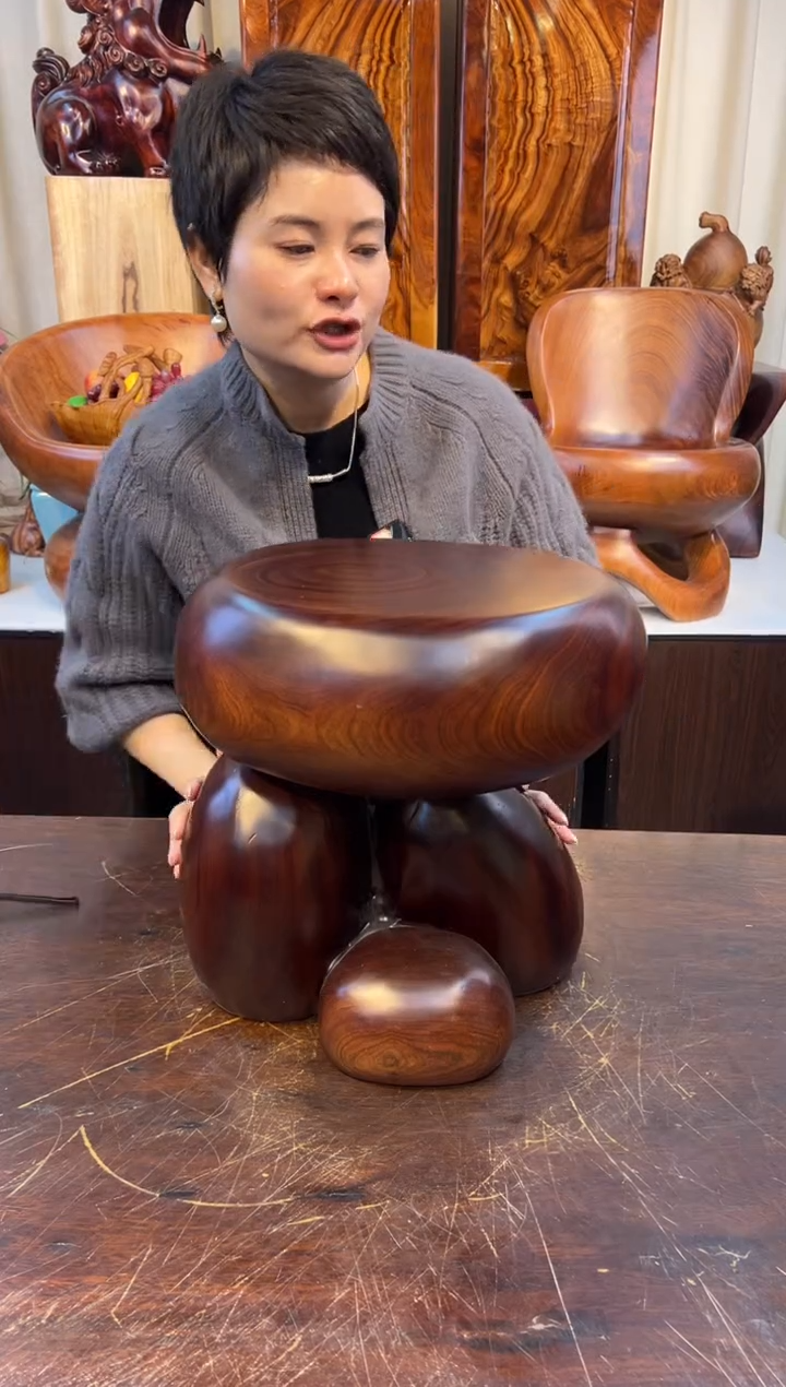 【闪购商品】香樟木实木创意凳子