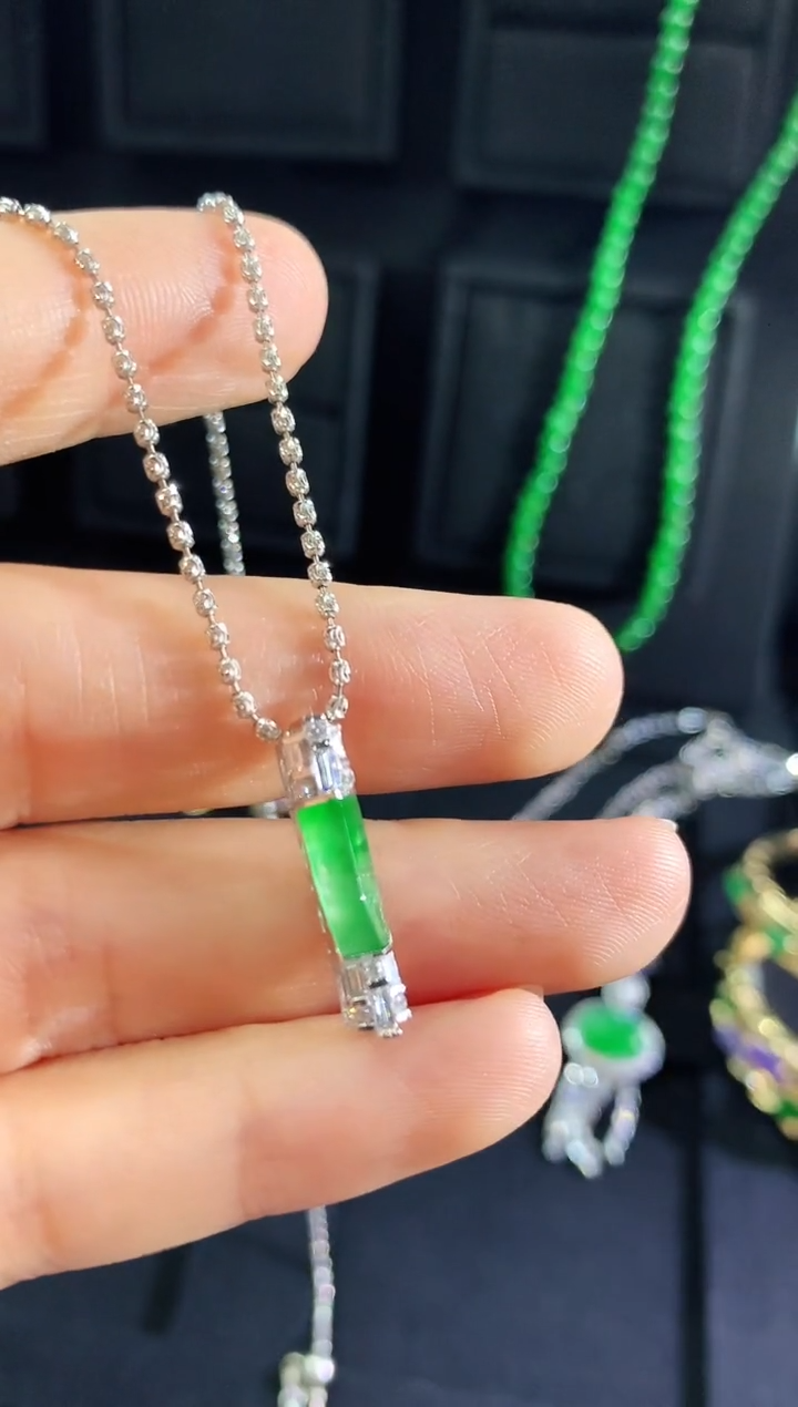 【闪购商品】翡翠吊坠(不含链)18K金镶嵌吊坠