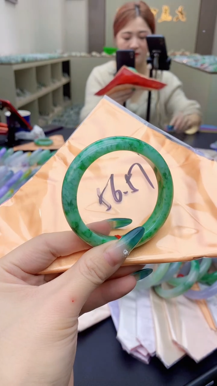 【闪购商品】翡翠手镯未镶嵌0800290369