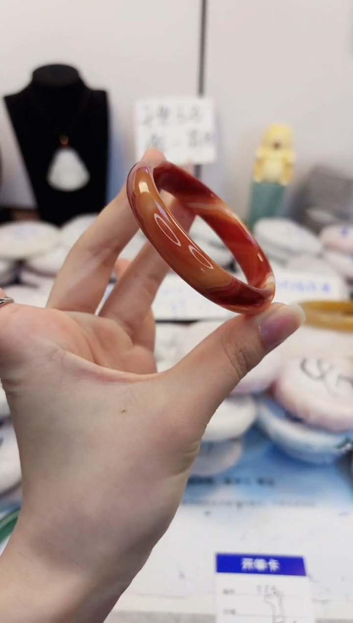 【闪购商品】石英质玉手镯未镶嵌175