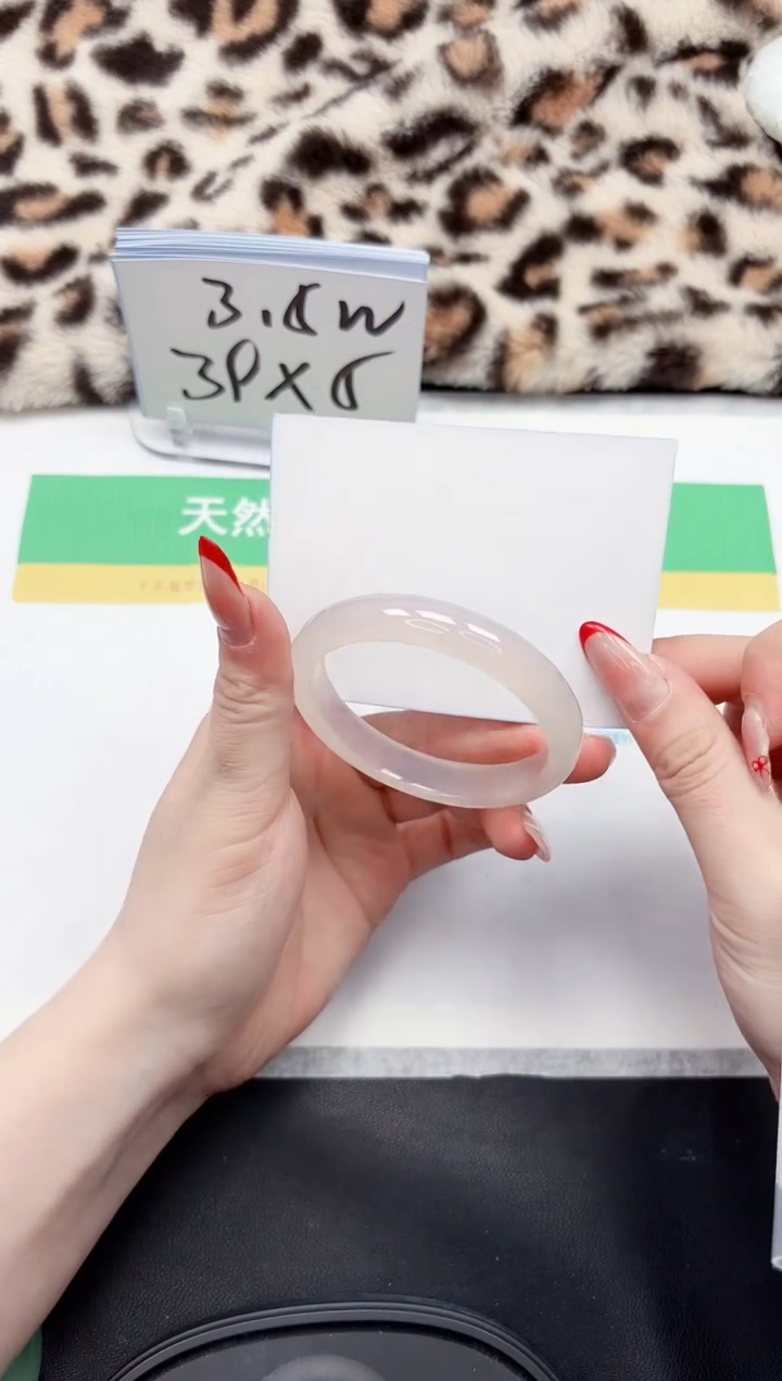 【闪购商品】石英质玉手镯未镶嵌380-50