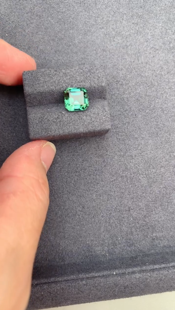 【闪购商品】碧玺裸石未镶嵌2.7ct绿碧玺