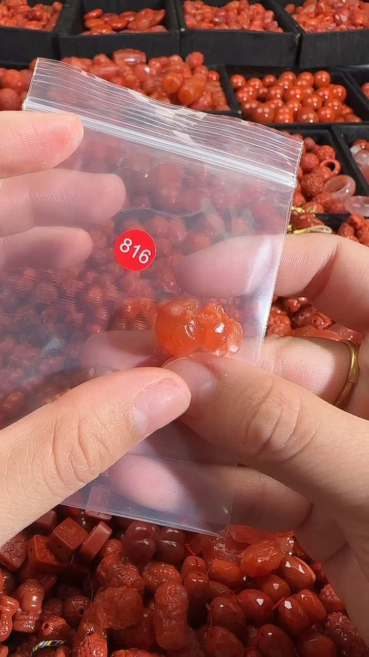 颈饰未镶嵌南红玛瑙1