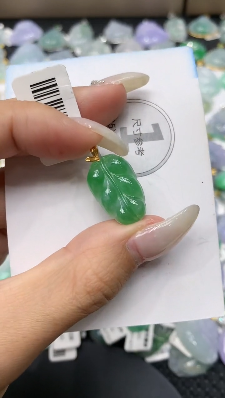 颈饰18K金镶嵌翡翠1111111111