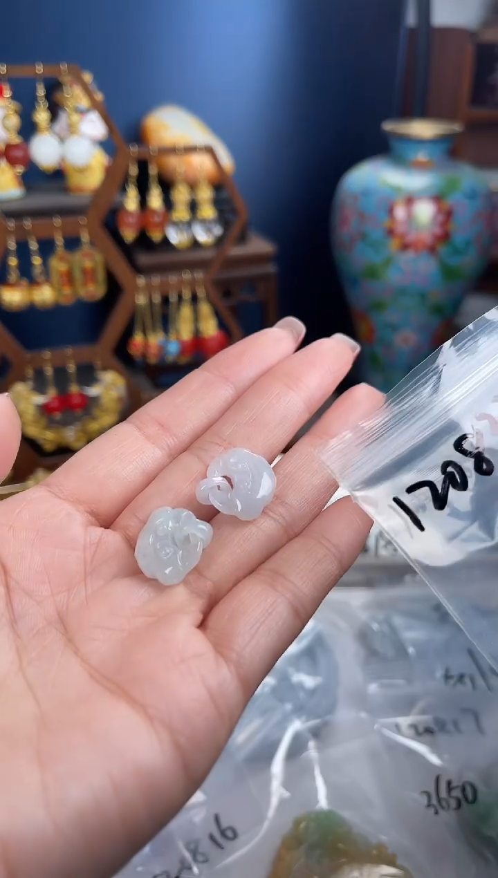 未镶嵌挂件翡翠二**平，120833