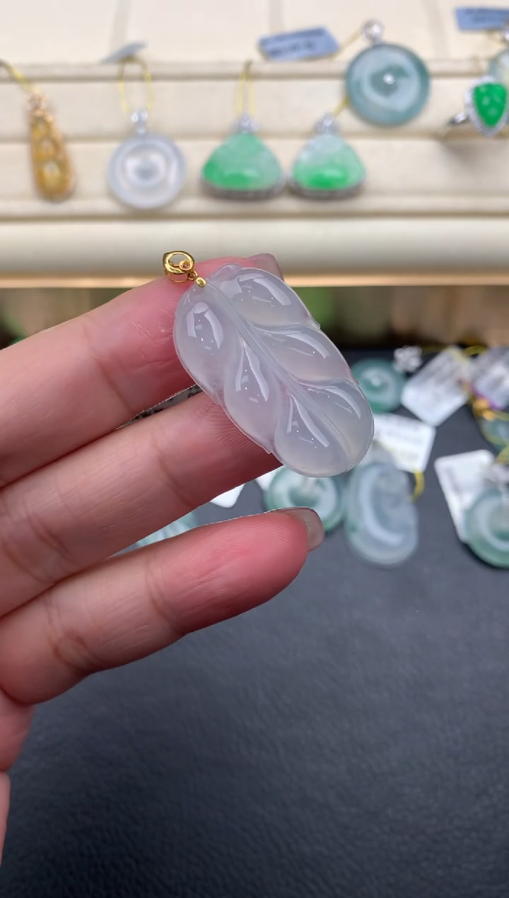 翡翠18K金镶嵌颈饰A426      