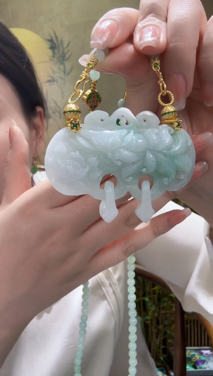 翡翠未镶嵌颈饰吊坠