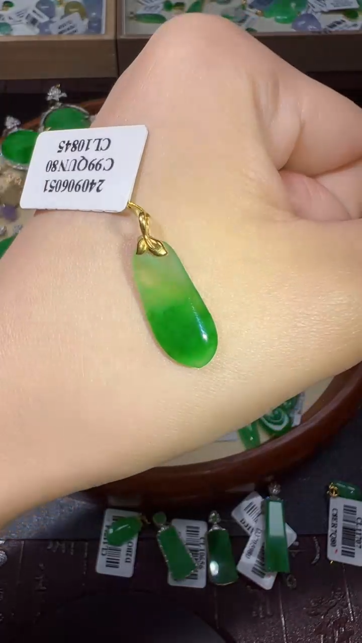 【闪购商品】翡翠颈饰18K金镶嵌我