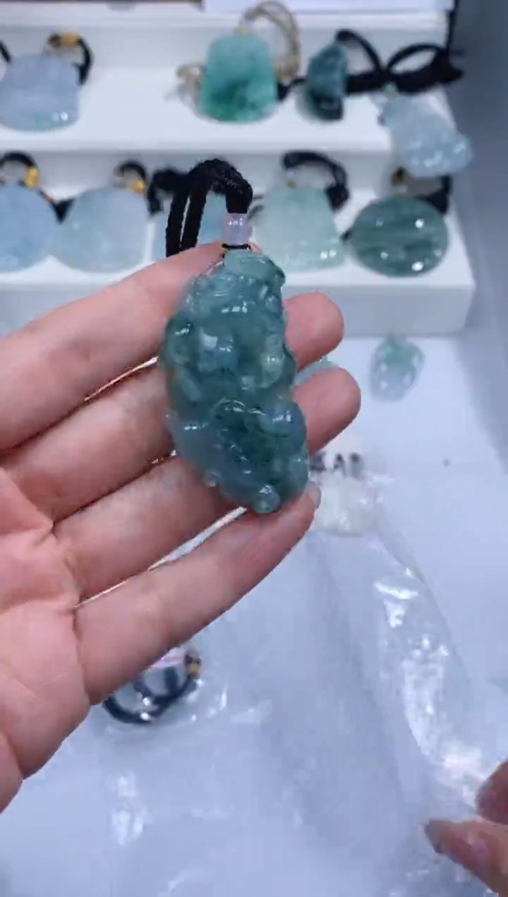 颈饰未镶嵌翡翠吊坠