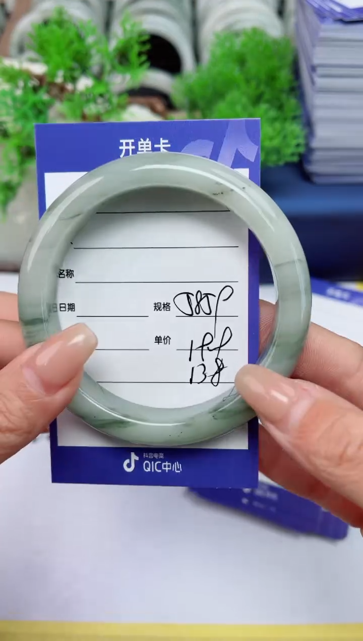 【闪购商品】石英质玉手镯未镶嵌138