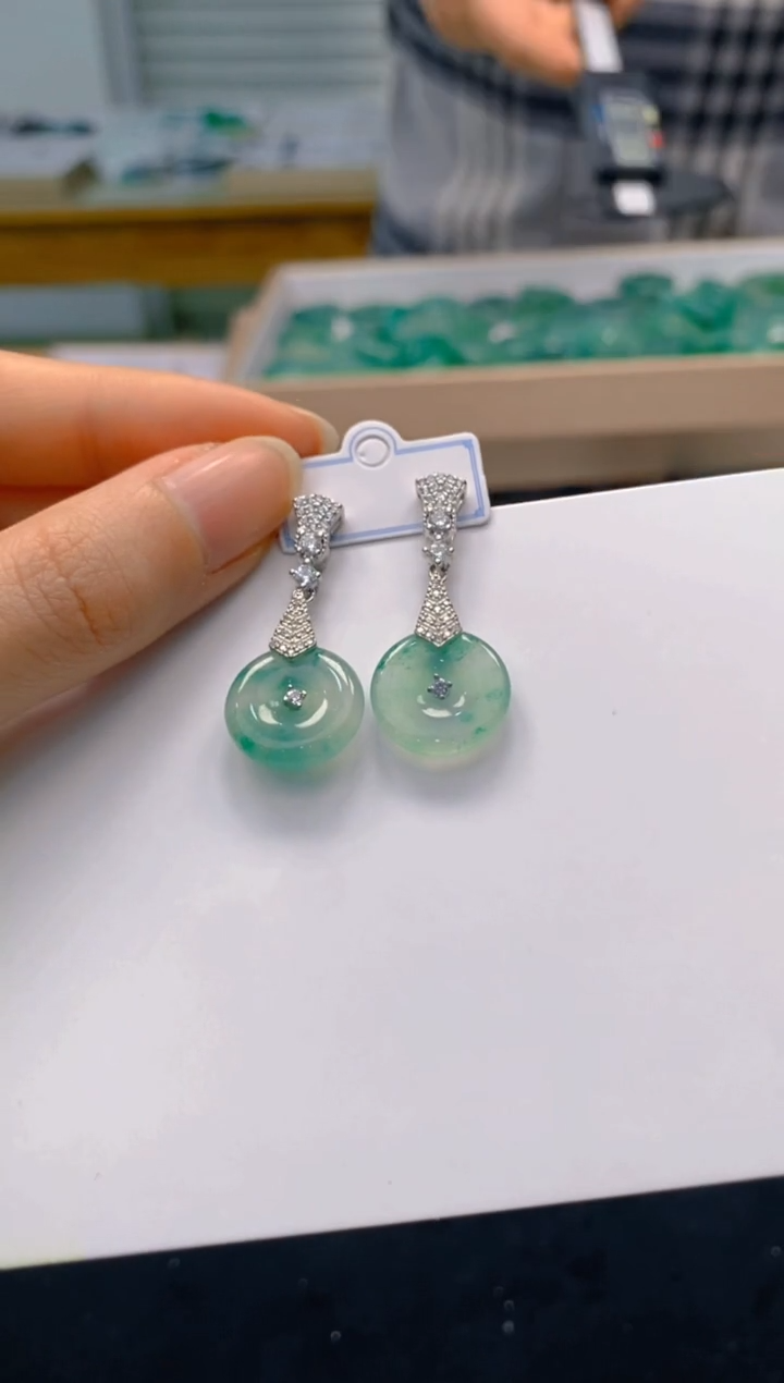 【闪购商品】石英质玉耳钉合金059